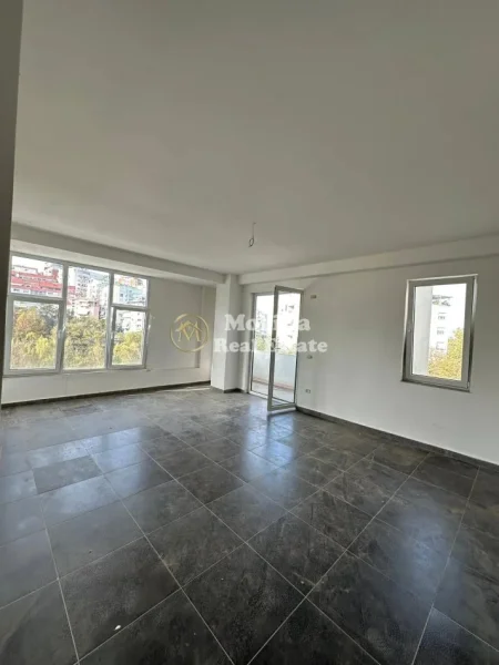 Tirane, shitet apartament 2+1+Ballkon Kati 3, 93 m² 238.000 € (Liqeni i Thate)