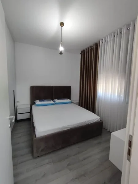 Tirane, jepet me qera apartament 1+1+Ballkon Kati 1, 51 m² 450 € (YZBERISHT)