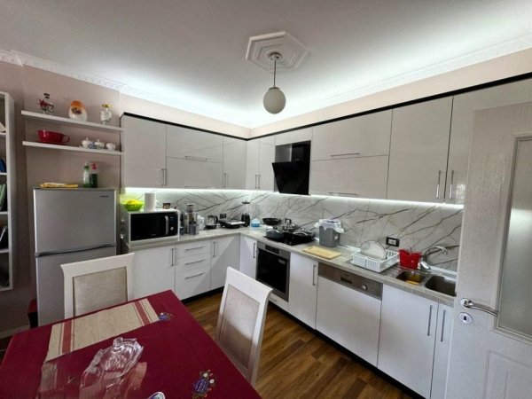 Tirane, jepet me qera apartament 1+1 Kati 6, 75 m² 750 € (rruga e elbasanit)
