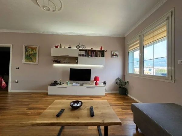 Tirane, jepet me qera apartament 1+1 Kati 6, 75 m² 750 € (rruga e elbasanit)