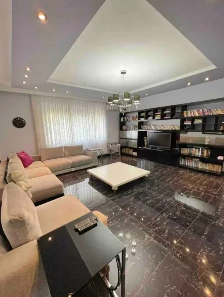 Tirane, jepet me qera apartament 3+1+Ballkon Kati 7, 140 m² 1.500 € (Rruga Perlat Rexhepi)