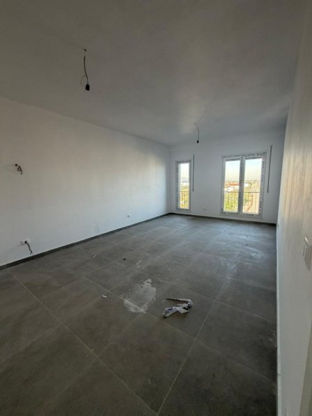 Tirane, jepet me qera apartament 2+1+Ballkon Kati 3, 99 m² 350 € (Apartament 2+1+2 Per Qera Kamez I Pabanuar Me Pare)