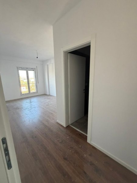 Tirane, jepet me qera apartament 2+1+Ballkon Kati 3, 99 m² 350 € (Apartament 2+1+2 Per Qera Kamez I Pabanuar Me Pare)