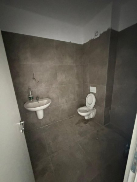 Tirane, jepet me qera apartament 2+1+Ballkon Kati 3, 99 m² 350 € (Apartament 2+1+2 Per Qera Kamez I Pabanuar Me Pare)