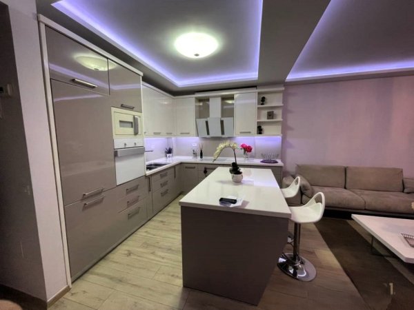 Tirane, jepet me qera apartament 2+1 Kati 3, 110 m² 1.300 € (BLLOK)