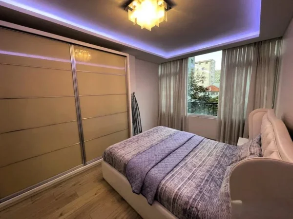 Tirane, jepet me qera apartament 2+1 Kati 3, 110 m² 1.300 € (BLLOK)
