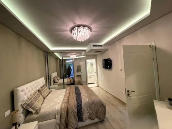 Tirane, jepet me qera apartament 2+1 Kati 3, 110 m² 1.300 € (BLLOK)