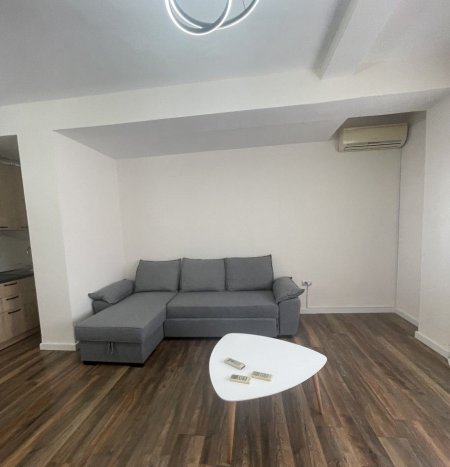 Tirane, jepet me qera apartament 1+1+Ballkon Kati 3, 60 m² 500 € (BRRYL)