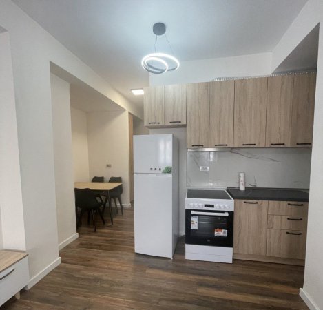 Tirane, jepet me qera apartament 1+1+Ballkon Kati 3, 60 m² 500 € (BRRYL)