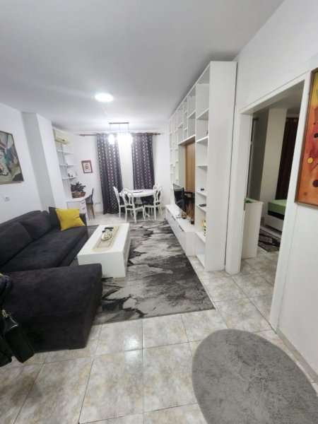 Tirane, jepet me qera apartament 1+1+Ballkon Kati 7, 68 m² 660 €