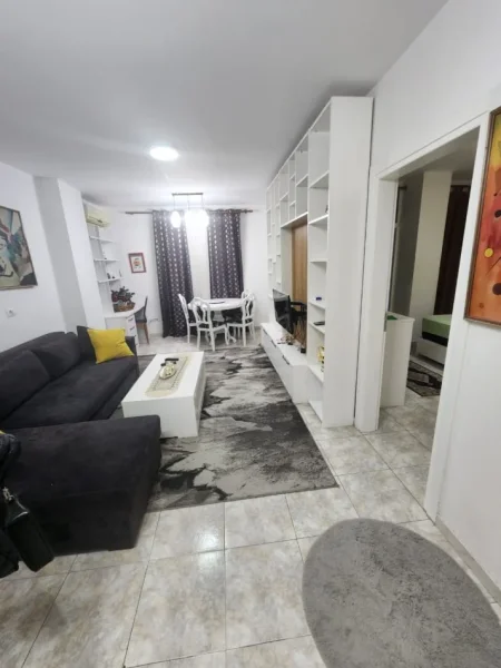 Tirane, jepet me qera apartament 1+1+Ballkon Kati 7, 68 m² 660 €