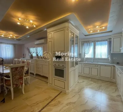 Tirane, shitet apartament 4+1 Kati 4, 227 m² 432.600 € (Rruga Peti)