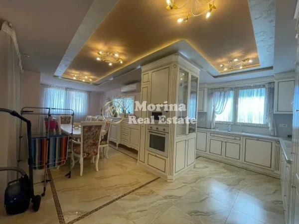 Tirane, shitet apartament 4+1 Kati 4, 227 m² 432.600 € (Rruga Peti)