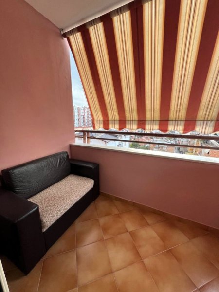 Tirane, jepet me qera apartament 1+1+Ballkon Kati 6, 65 m² 700 € (Petro Nini)