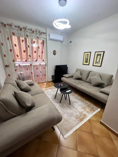 Tirane, jepet me qera apartament 1+1+Ballkon Kati 6, 65 m² 700 € (Petro Nini)