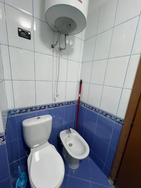 Tirane, jepet me qera apartament 1+1+Ballkon Kati 6, 65 m² 700 € (Petro Nini)