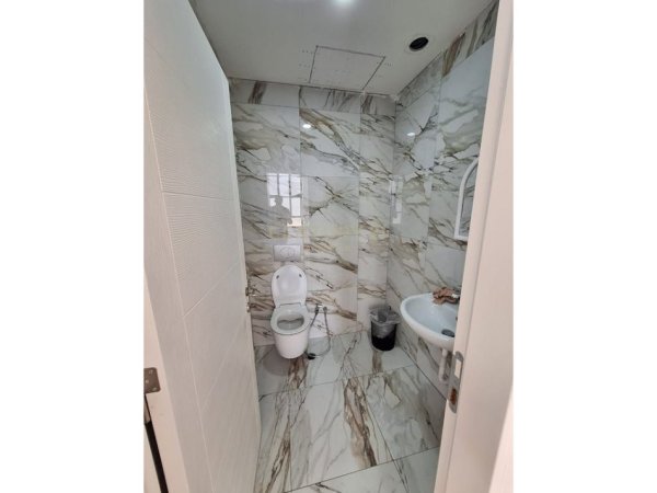 Tirane, shitet ambjent biznesi Kati 1, 217 m² 450.000 € (Xhamlliku)