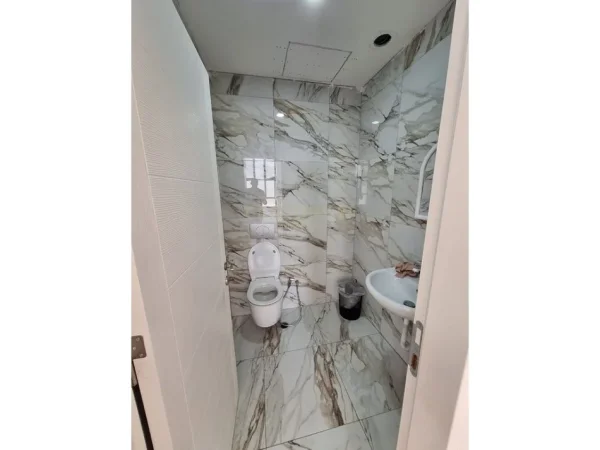 Tirane, shitet ambjent biznesi Kati 1, 217 m² 450.000 € (Xhamlliku)