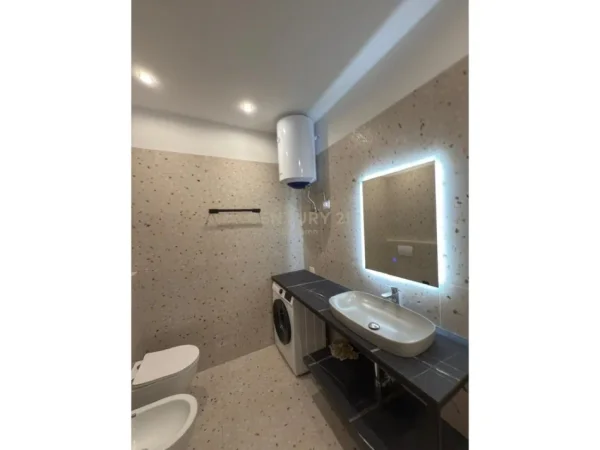Durres, jepet me qera apartament 2+1 Kati 5, 115 m² 1.200 € (Vollga , Durres)