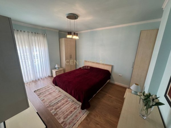 Tirane, jepet me qera apartament 2+1+Aneks+Ballkon Kati 6, 109 m² 1.400 € (Pallatet Agimi)