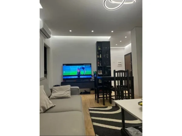 Tirane, jepet me qera apartament 2+1 Kati 2, 85 m² 850 € (Fusha Aviacionit)