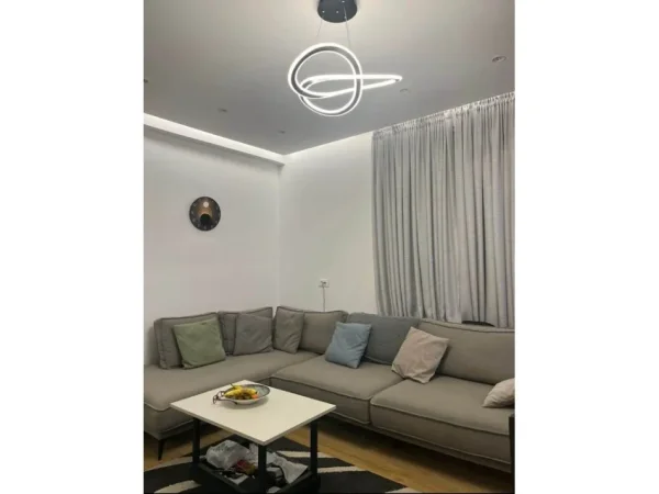 Tirane, jepet me qera apartament 2+1 Kati 2, 85 m² 850 € (Fusha Aviacionit)