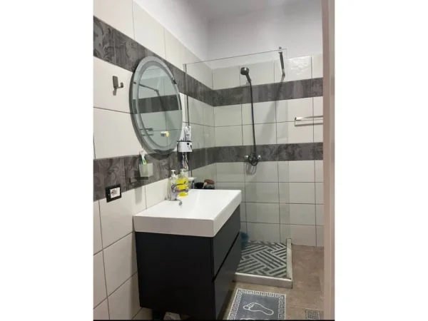 Tirane, jepet me qera apartament 2+1 Kati 2, 85 m² 850 € (Fusha Aviacionit)
