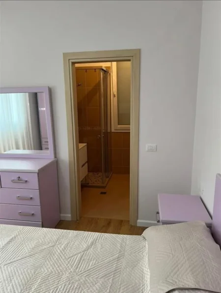 Tirane, jepet me qera apartament 2+1 Kati 2, 100 m² 800 € (qytet studenti)