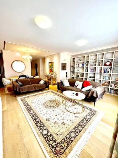 Tirane, shitet apartament 3+1 , 160 m² 