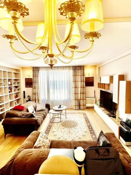Tirane, shitet apartament 3+1 , 160 m² 