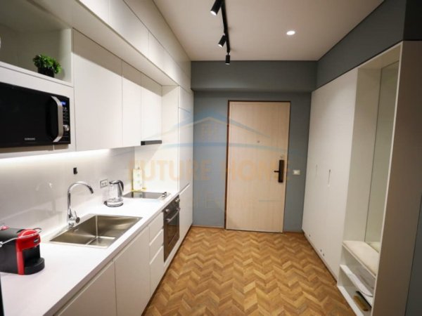 Tirane, jepet me qera apartament 1+1+Ballkon Kati 2, 75 m² 700 € (Rruga Sami Frasheri, Bllok)