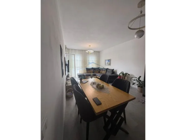 Tirane, shitet apartament 2+1+Ballkon Kati 2, 84 m² 119.000 € (Unvers City, QTU)