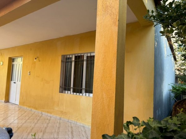 Tirane, jepet me qera shtepi 2+1+Ballkon Kati 1, 120 m² 390 € (ne rrugen Hysen Selmani Tirane)