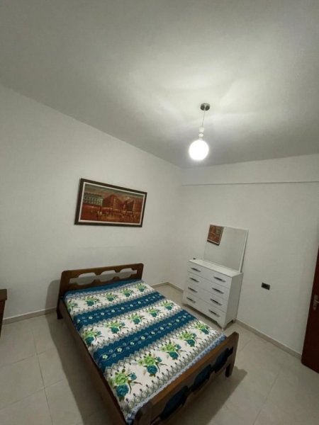 Tirane, jepet me qera shtepi 1+1+Ballkon Kati 0, 54 m² 330 € (ne rrugen Preng Doci Tirane)