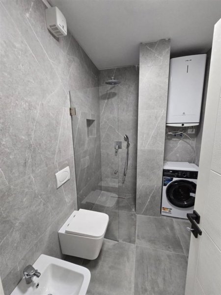 Tirane, jepet me qera apartament 1+1 Kati 8, 75 m² 800 € (SHKOLLA KUQE)