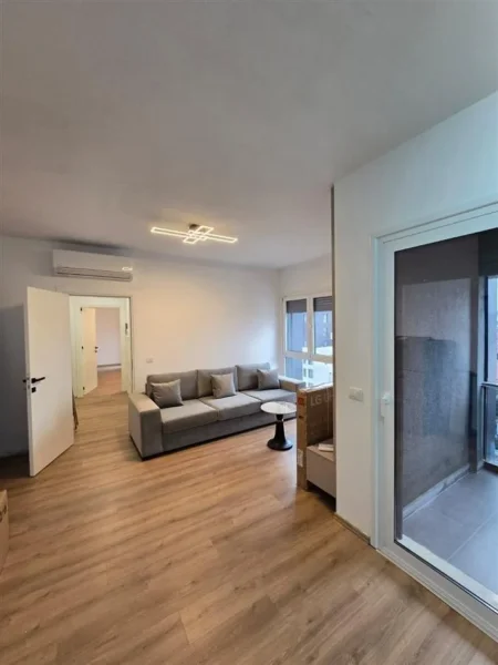 Tirane, jepet me qera apartament 1+1 Kati 8, 75 m² 800 € (SHKOLLA KUQE)