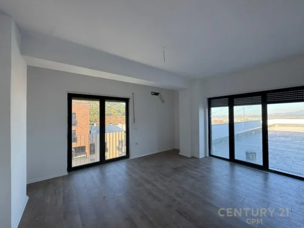 Tirane, shitet apartament+verande | Penthouse 3+1+Ballkon Kati 6, 310 m² 350.000 € (kodra e diellit)