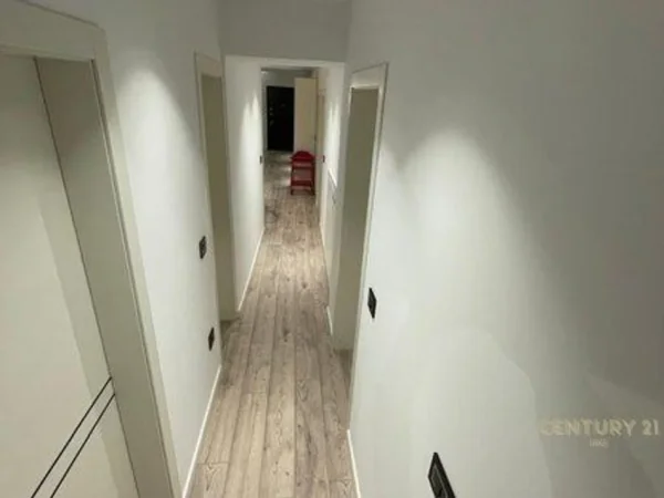 Tirane, shitet apartament 3+1+Ballkon Kati 3, 130 m² 280.000 € (rruga e durresit)