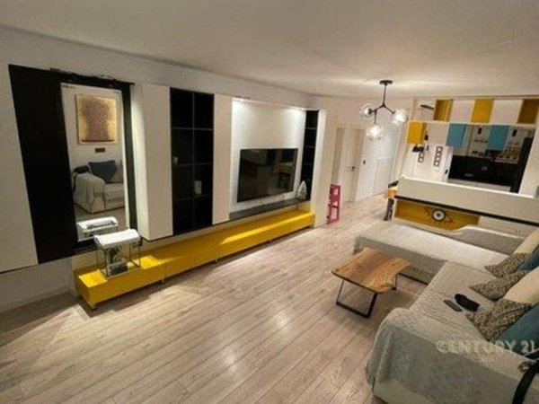 Tirane, shitet apartament 3+1+Ballkon Kati 3, 130 m² 280.000 € (rruga e durresit)
