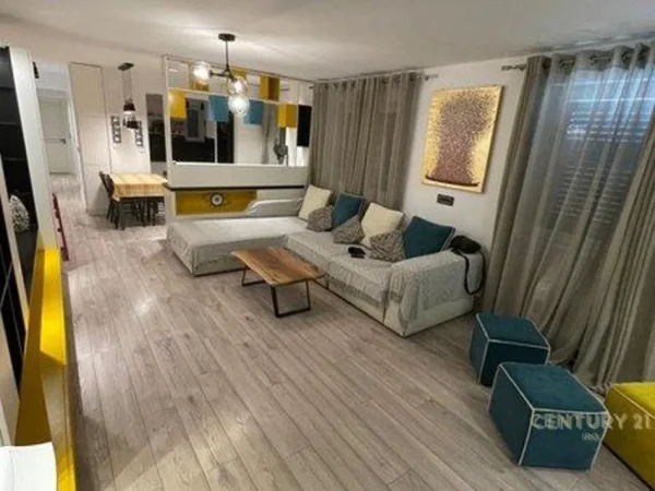 Tirane, shitet apartament 3+1+Ballkon Kati 3, 130 m² 280.000 € (rruga e durresit)