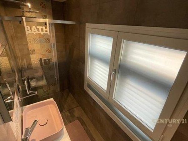 Tirane, shitet apartament 3+1+Ballkon Kati 3, 130 m² 280.000 € (rruga e durresit)