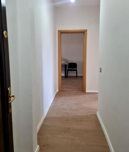 Tirane, jepet me qera zyre Kati 2, 70 m² 600 € (Stadiumi Dinamo)