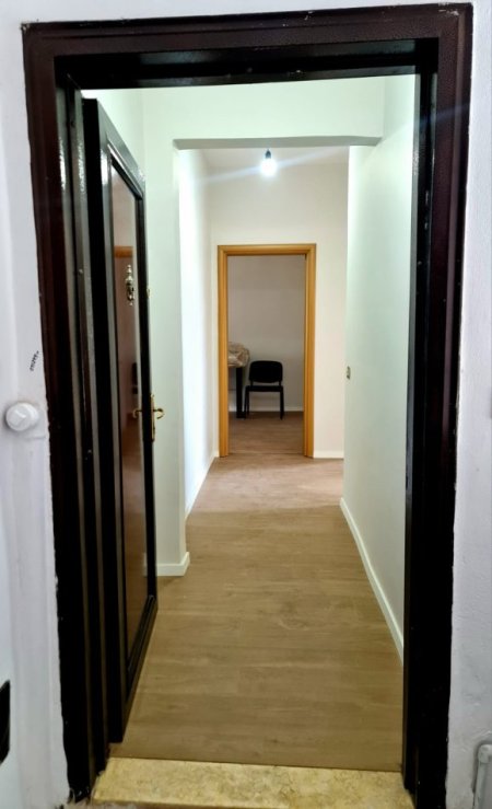 Tirane, jepet me qera zyre Kati 2, 70 m² 600 € (Stadiumi Dinamo)