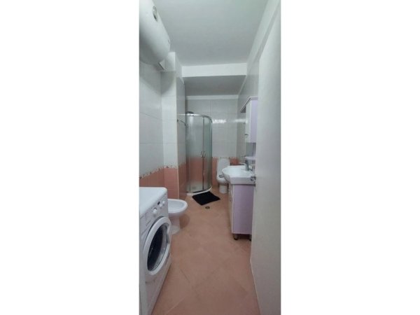 Tirane, jepet me qera apartament 1+1+Ballkon Kati 4, 64 m² 600.000 €