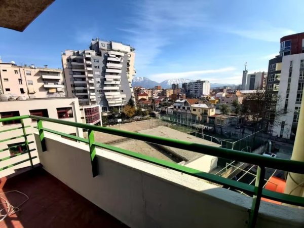 Tirane, jepet me qera apartament 1+1+Ballkon Kati 4, 64 m² 600.000 €