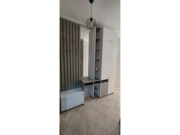 Tirane, jepet me qera apartament 1+1+Ballkon Kati 4, 64 m² 600.000 €