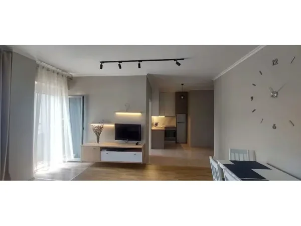 Tirane, jepet me qera apartament 1+1+Ballkon Kati 4, 64 m² 600.000 €
