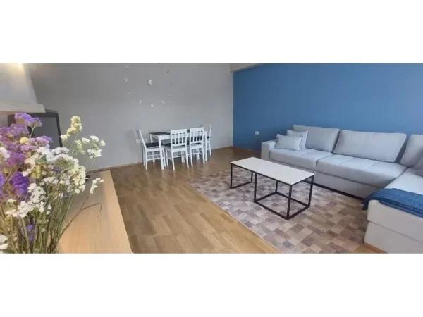 Tirane, jepet me qera apartament 1+1+Ballkon Kati 4, 64 m² 600.000 €