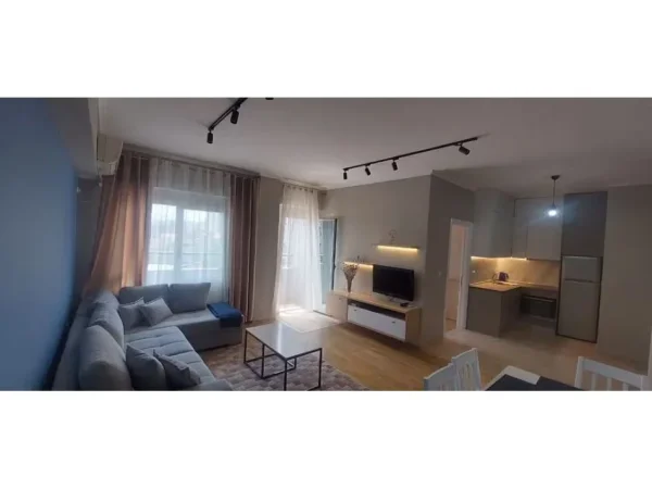 Tirane, jepet me qera apartament 1+1+Ballkon Kati 4, 64 m² 600.000 €