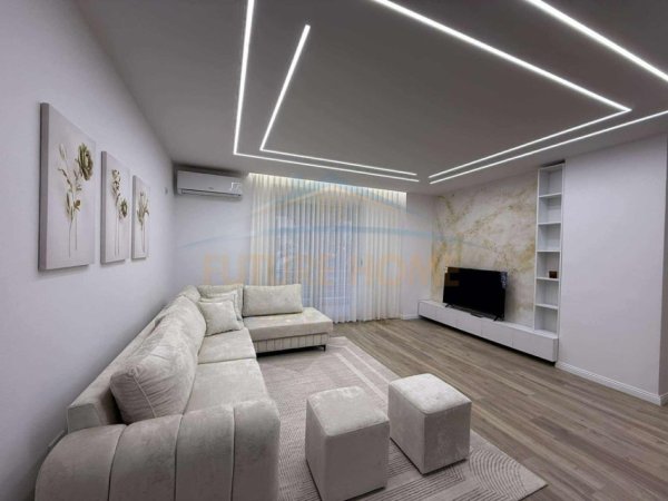 Tirane, shitet apartament 2+1+2,  Kati 1, 102 m² 173.000 €    (Vila L, Unaza e Re)